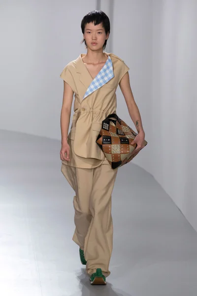 Look 37